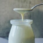 Miri Pérez-Cabrero Instagram - Leche condensada saludable con solo 3 ingredientes!!!! . I N G R E D I E N T E S: ⚡️4 cdas leche en polvo ⚡️1 cdita de eritritol o el endulzante que te guste ⚡️chorrito de leche . I N S T R U C C I O N E S: 1️⃣trituras todos los ingredientes y listo!! La guardas en un tarrito de cristal en nevera 🫶🫶🫶🫶🫶 . #mirisrecipes #healthy #saludable #recetas #receta #recetassanas #recetasfaciles #recetascaseras #recetassaludables #leche Madrid, Spain