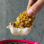 Miri Pérez-Cabrero Instagram - Pollo como el de KFC pero saludable!!!! hazla va porque te va a chiflar!!!! . I N G R E D I E N T E S: ⚡️ pechugas de pollo ⚡️1 taza de Korn Flakes sin azúcar ⚡️2 huevos ⚡️1/2 taza harina de sarraceno (o harina integral) ⚡️chorrito de aceite y sal . I N S T R U C C I O N E S: 1️⃣ trituras un poco los Korn flakes 2️⃣ en un plato pones la harina de sarraceno, en otro los huevos batidos, y en otro los Korn flakes triturados. 3️⃣ Empanas las pechugas de pollo primero en la harina, después en el huevo y después las pasas por los Korn flakes. 4️⃣ pones las pechugas en una fuente apta para horno forrada con papel de horno y añades un chorrito de aceite por encima y una pizca de sal. Horneas 25 mins a 180° y voilà!!!! Disfrútalos!!! Tienes la receta de la mayonesa en posts anteriores 🤍 mucho love!! . #mirisrecipes #healthy #saludable #receta #recetas #recetassaludables #recetassanas #recetasfaciles #recetascaseras #pollo Madrid, Spain