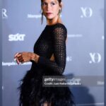 Miri Pérez-Cabrero Instagram - Me pasaron estas fotos del photocall de @yodona y no quería dejar de subirlas.. 💙 os dije que os las colaría en algún momento!!!!! 😂😂🪷🪷🪷🪷 el vestido es de mi querida @victoria_cimadevilla escogido en @valytyplace y los pendientes de mis @mdepaulet como siempre✨✨✨✨✨✨✨ Maqui y pelu… yo misma 😂 lov u!!!! #diary #event Madrid, Spain