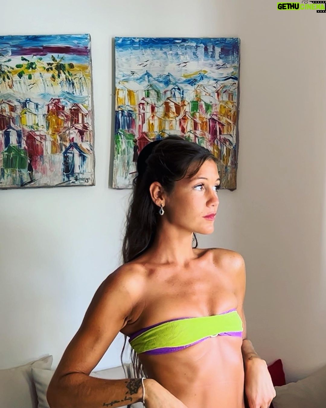 Miri Pérez-Cabrero Instagram - Ready for playaaaaa ✨✨ la habitación no era lo más bonito del día pero esque había muy buena luz 😂 (el hotel es mágico: @rparaisobayahibe) bikini de mis queridas @princessbikinis que siempre me ponen a punto para ir a tomar el solecito 💜💜💜 Bayahibe Santo Domingo