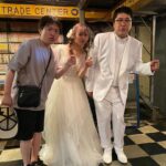 Misoo No Instagram - 村上&いくらちゃん！ . 末永くハピネ〜ス（たこ祝） . とってもステキな結婚式だった〜す！ . そうそう . この式場 . 3年前の『有吉さんの壁』で . すゑひろがりずさんと『蘇』食ったとこ〜す！ . おったま遣隋使っ！ . #マヂラブ #マヂカルラブリー #マヂラブ村上 #いとくとら #qulle #野田クリスタル #有吉の壁 #すゑひろがりず #脳みそ夫 #歴史ーず #4枚目が蘇の場所っす
