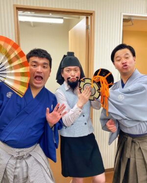 Misoo No Instagram - 『すゑひろがりず並びに～脳みそ夫編～』
.
あ～ざした～す！（たこ口）
.
めちゃくちゃたの新古今和歌集～！！
.
またぜひコラボしたい～す！
.
アーカイブも残るそうなんで、ぜひ試聴してほし〜す！
.
和の芸人さんあつめて
.
和ライブもやりたい〜すね！
.
すゑひろがりずさん
.
今日は呼んでくれてあ〜ざした〜す
！
.
#すゑひろがりず #大宮よしもとラクーン劇場 #脳みそ夫 #OL聖徳太子