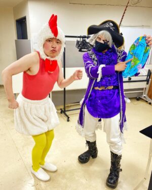 Misoo No Instagram - ゴー⭐︎ジャスさんに写真頼んだら
.
すでに地球儀を
.
つぶした後だった〜す（たこ口）
.
トホホ〜！
.
あ〜ざした〜す！
.
#マヂカルラブリーno寄席 #マヂカルラブリー #永野 #ザギース #モダンタイムス #ゴージャス #ランジャタイ #脳みそ夫