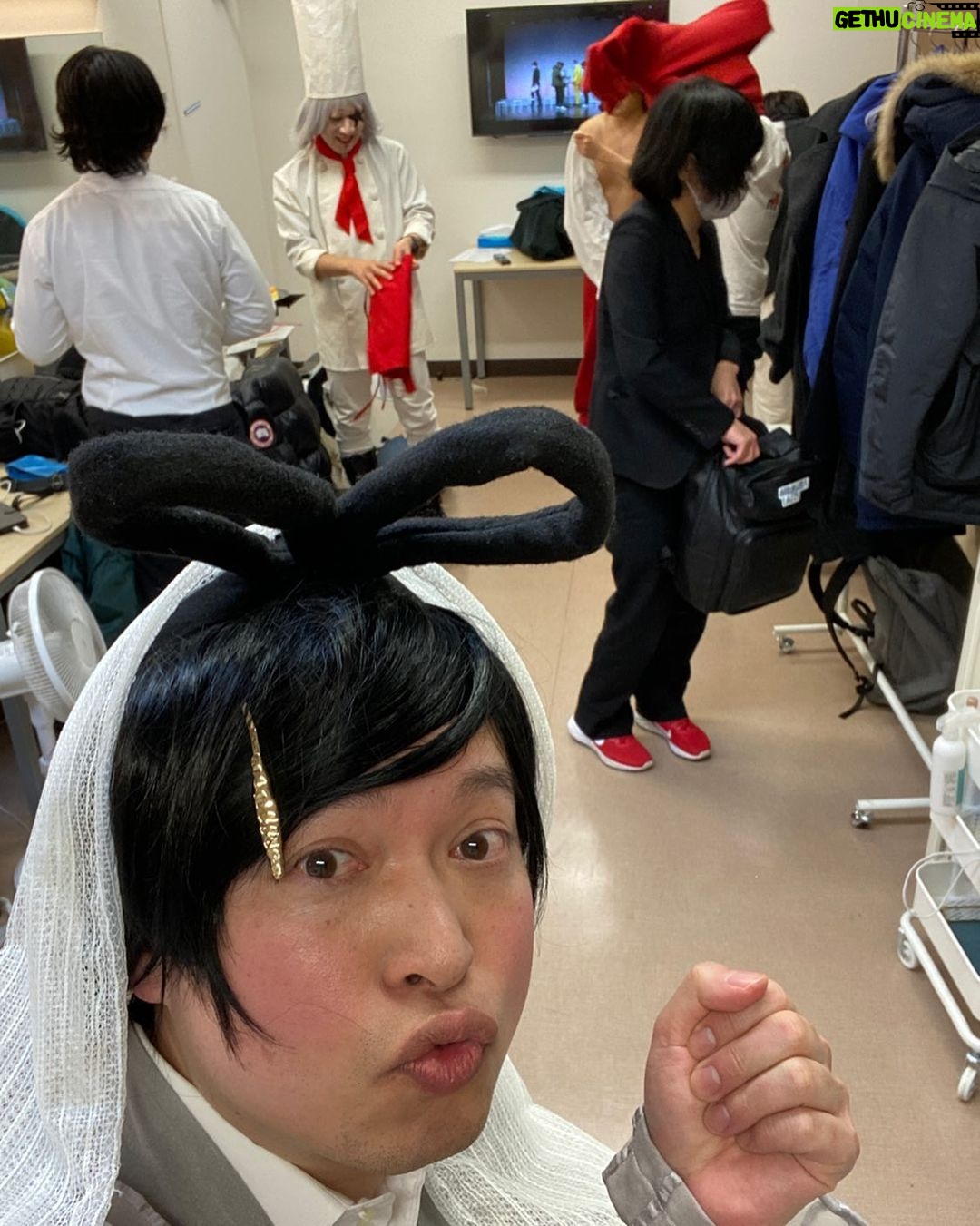 Misoo No Instagram - 遅くなったっすけど、あけましておめでと〜す!(たこ口) . 1月1日は . 今年も『#マヂカルラブリーno寄席』に出た〜す! . ライブも打ち上げも . めっちゃたの新古今和歌集〜! . そして . 数日間、頭の中が . モダンタイムスさんの . 「♫人の握った〜おむすび食べたくない〜」に . 支配された〜す!(たこループ) . いやー年始から . めちゃくちゃ笑った〜す! . それでは . みそっこのみんな . 今年もよろしく〜す! . 今年は脳みそ夫 . たくさんネタ作って . バリバリ仕事して〜す!(たこ祈) . やる〜す! . #マヂカルラブリー #永野 #ザギース #モダンタイムス #ランジャタイ #ゴージャス #ダイヤモンド #脳みそ夫 #乙姫のYoutube謝罪動画