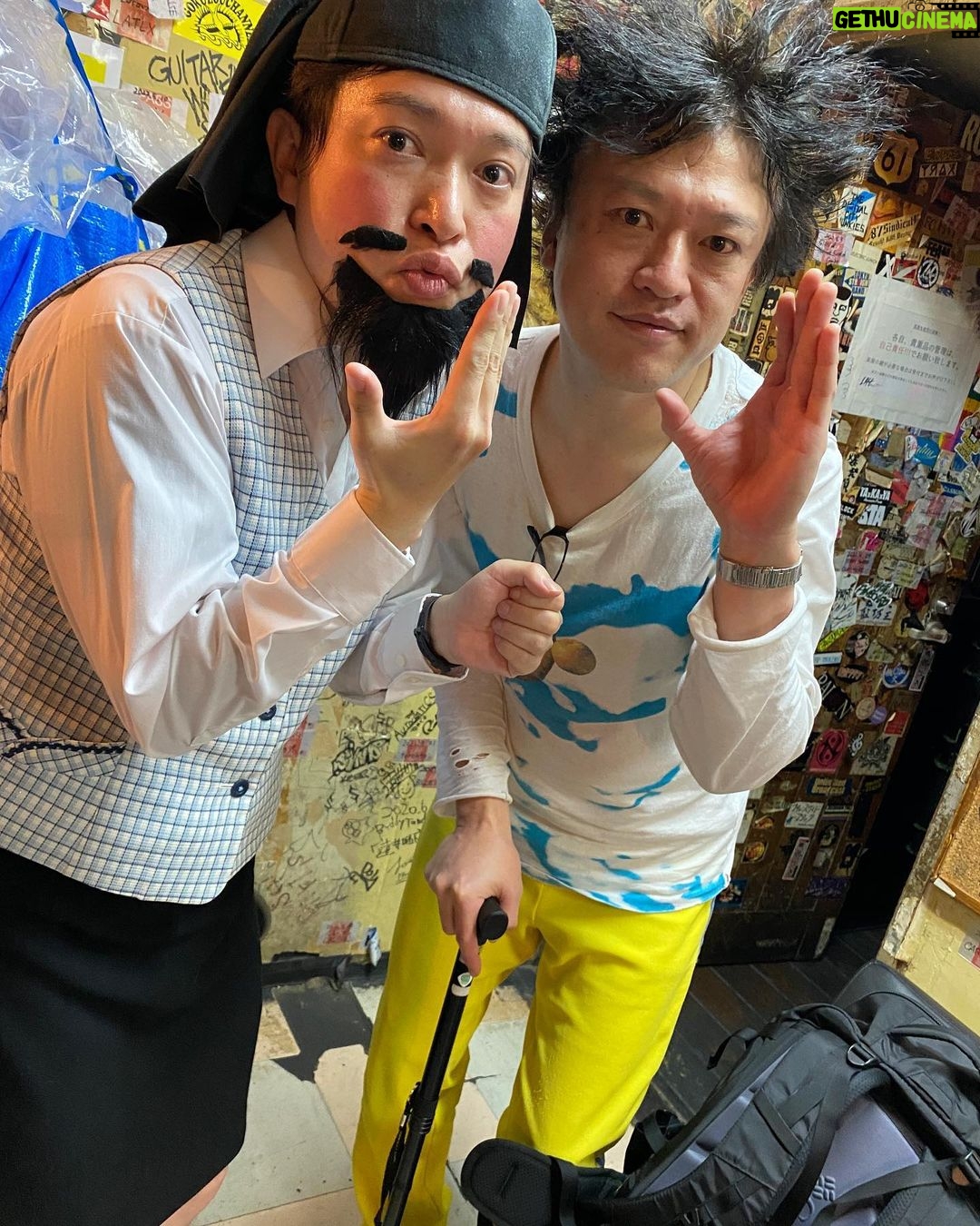 Misoo No Instagram - こないだは『ジョニー大蔵大臣さん50歳生誕祭2022』 . あ〜ざした〜す!(たこ口) . はじめての新宿LOFT! . バンドマンの聖地に立てて . うれ新古今和歌集〜! . 楽屋にスピッツさんの . めっちゃ昔のセトリが貼ってあった〜す . が‥ . 撮り忘れ!トホホ‥ . ライブは . アーティストさんも芸人さんもみんな大盛り上がり! . お客さんもノリノリで . たのし杉田玄白〜! . そしてなにより . ジョニー大蔵大臣さん! . 50歳のおたんじょうび . ハッピーバ〜ス!(たこ祝) . #ジョニー大蔵大臣 #水中それは苦しい #新宿LOFT #脳みそ夫 #OL聖徳太子 #おったま遣隋使