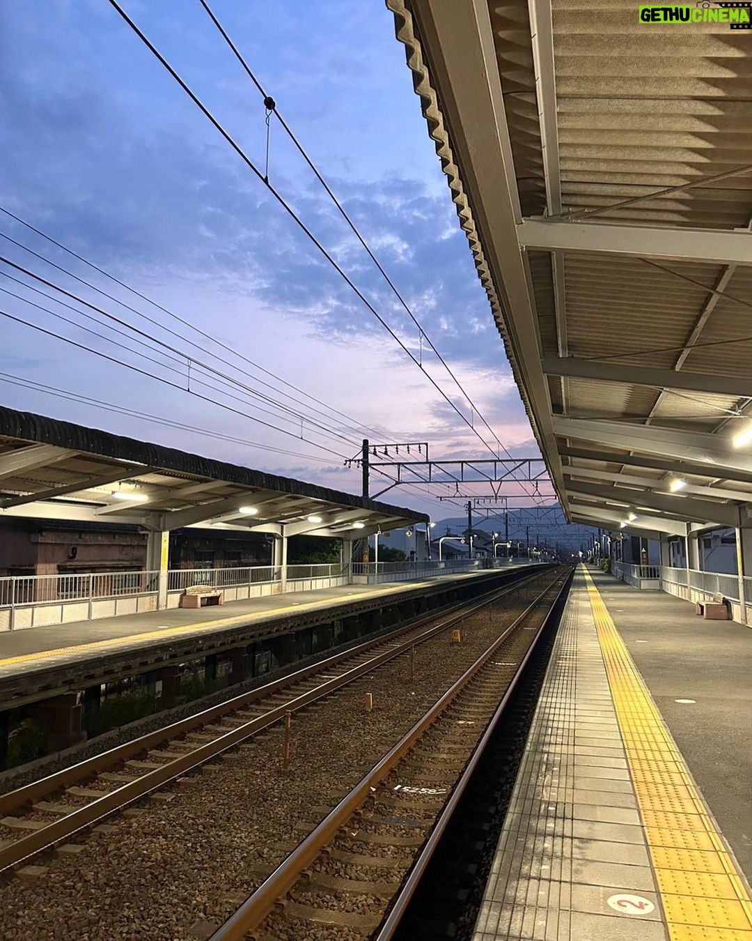 Misoo No Instagram - 静岡市蒲原『かんばらまつり』 . あ〜ざした〜す(たこ口) . タイタン若手の「ツキオラバンカ」の地元! . ということで . お客さんもノリノリ . たのし杉田玄白〜! . #静岡 #静岡市 #蒲原 #かんばらまつり #タイタン #脳みそ夫 #シティホテル3号室 #やらまいかカンパニー #ツキオラバンカ #お土産はうなぎパイっす