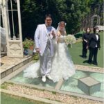 Misoo No Instagram - 村上&いくらちゃん！ . 末永くハピネ〜ス（たこ祝） . とってもステキな結婚式だった〜す！ . そうそう . この式場 . 3年前の『有吉さんの壁』で . すゑひろがりずさんと『蘇』食ったとこ〜す！ . おったま遣隋使っ！ . #マヂラブ #マヂカルラブリー #マヂラブ村上 #いとくとら #qulle #野田クリスタル #有吉の壁 #すゑひろがりず #脳みそ夫 #歴史ーず #4枚目が蘇の場所っす