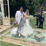 Misoo No Instagram – 村上&いくらちゃん！
.
末永くハピネ〜ス（たこ祝）
.
とってもステキな結婚式だった〜す！
.
そうそう
.
この式場
.
3年前の『有吉さんの壁』で
.
すゑひろがりずさんと『蘇』食ったとこ〜す！
.
おったま遣隋使っ！
.
#マヂラブ #マヂカルラブリー #マヂラブ村上 #いとくとら #qulle #野田クリスタル #有吉の壁 #すゑひろがりず #脳みそ夫 #歴史ーず #4枚目が蘇の場所っす