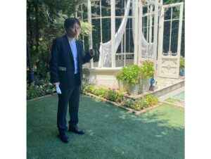 Misoo No Instagram - 村上&いくらちゃん！
.
末永くハピネ〜ス（たこ祝）
.
とってもステキな結婚式だった〜す！
.
そうそう
.
この式場
.
3年前の『有吉さんの壁』で
.
すゑひろがりずさんと『蘇』食ったとこ〜す！
.
おったま遣隋使っ！
.
#マヂラブ #マヂカルラブリー #マヂラブ村上 #いとくとら #qulle #野田クリスタル #有吉の壁 #すゑひろがりず #脳みそ夫 #歴史ーず #4枚目が蘇の場所っす