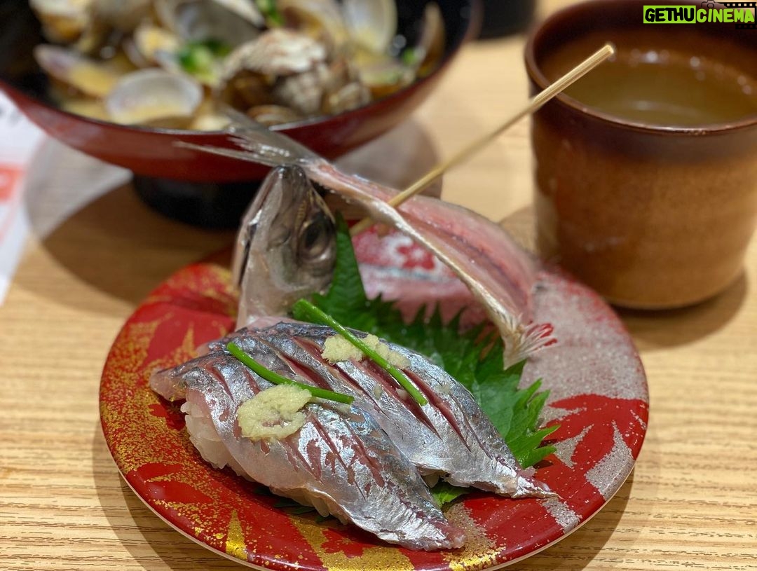Misoo No Instagram - 広島行った〜す!(たこ口) . 介護芸人の鹿見さん . お笑いライブ『ワンチャン』のみなさま . RCC 天才横山さん . RCC 中根さん . RCC『ごぜん様さま』のみなさま . あ〜ざした〜す! . 広島 . たのし杉田玄白〜! . #鹿見勇輔 #ワンチャン #天才横山 #横山雄二 #中根夕希 #rccラジオ #ごぜん様さま #広島 #広島グルメ #広島現代美術館 #たべもの超うまいっす