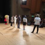 Misoo No Instagram – 遅くなったっすけど、先日は‥
.
『白井ふるさと大使ライブ』
.
あ〜ざした〜す！（たこ口）
.
千葉県白井市のふるさと大使が大集合！
.
ホリさん、イワイガワさん、演歌の大先輩たちと久しぶりにお会いできて
.
うれ新古今和歌集〜！
.
じねんじゃー率いる
.
着ぐるまーずのゆるキャラたちと
.
脳みそ夫体操コラボした〜す！
.
アラサー武士と
.
ちびっこ石油王の
.
コスプレダンサーもいて
.
めっちゃ盛り上がった〜す！
.
#白井 #白井市 #ホリ #イワイガワ #じねんじゃー #着ぐるまーず #なし坊 #かおり #白い大根くん #びゃくしん大魔王 #黒星仮面 #ナッシー号マン #ナッシー号マンレディ #赤星レディ #ゆるキャラ #正式名称しらべるの大変っす笑