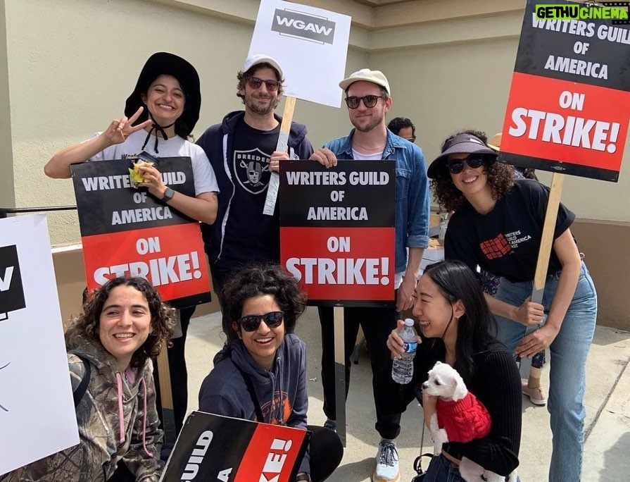Mitra Jouhari Instagram - Yesterday was cutie Digman day in the picket line. Not all the writers could make it but they are the best. ❤️❤️❤️❤️❤️❤️ I’m not a writer on it thank GOD I kept pitching to kill all the arkies ❤️