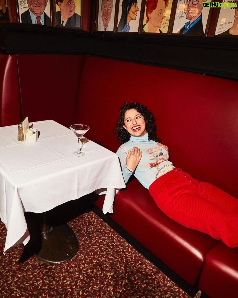 Mitra Jouhari Instagram - 🥰🥰🥰🥰🥰 2 more from my special @rachelantonoff day at Sardi’s. As u can see I was suffering. Miserable. Crying!! Photos by @amylombard Hair by @rochelle_colorartist Makeup by @andrewcolvinmakeup