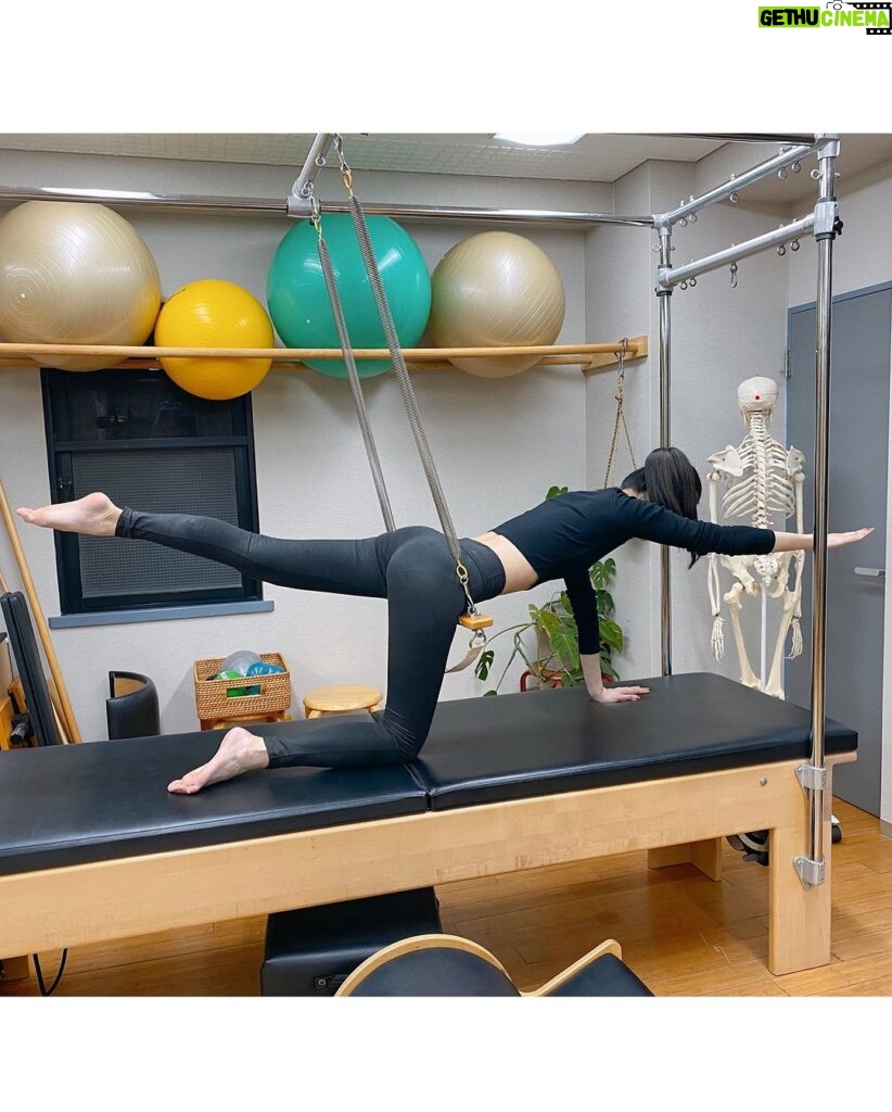 Miyu Hayashida Instagram - ． もう10年通っている @studionaturalflow 🌿 身体を沢山動かしたあと、ジャイロトニックとピラティスで整えました。筋肉痛もやわらぎ、関節も正しい位置に戻ります。 腕も脚も、もっと最大限に使えるように🦋 @junlietta じゅんこ先生ありがとうございました☺🤍