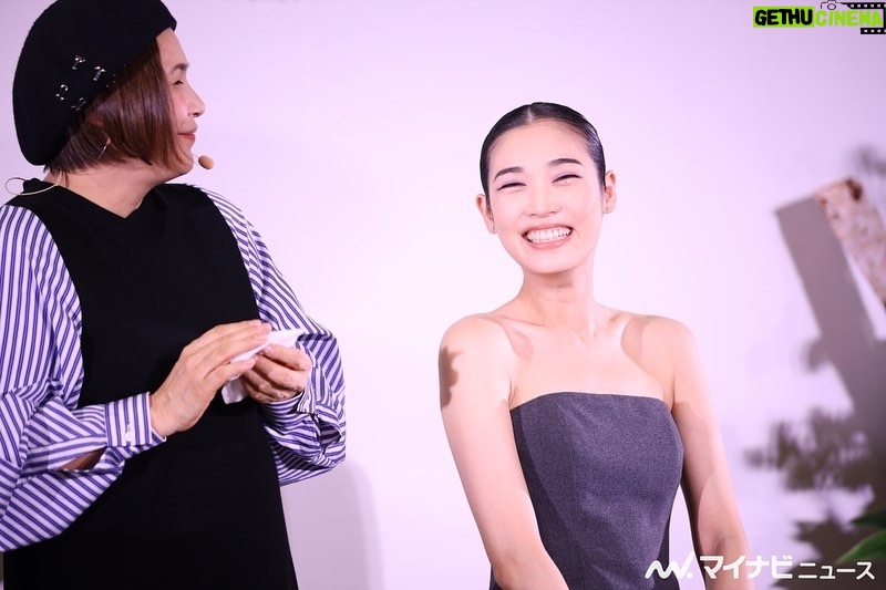 Miyu Hayashida Instagram - . HABA 「無添加スキンケアメイク」イメージモデルを務めさせていただくことになりました。 本日は、創業40周年を迎えるハーバー研究所「無添加スキンケアメイクリニューアル発表会」💐 HABAの線密にこだわって作られた肌に優しい無添加のコスメと、ヘアメイクの千吉良さんのメイクアップショーに出演しました。 優しくも凛とした強さのある女性像がHABAにぴったりだと思います。 皆さんも是非、日常に取り入れてみてくださいね😊♡ 💐 @haba_jp 👗 @albertaferretti