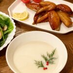 Miyu Hayashida Instagram - ． Christmas Eve's all my cooking🍴 so easy and healthy😘 突然、母が日帰りで来てくれたので、 手料理を振る舞いました🧚🏻‍♀️ ◯Cauliflower potage カリフラワーを白出汁と白味噌とミルクで. ◯Oven-baked chicken wings 味付けして時間を置いて焼くだけ✨ ◯Olive oil radish オリーブオイルと粒塩で美味しい! ◯Baby leaf and blueberry salad 撮影が続いているのでカッテージチーズはお預け... ◯Only egg quiche 具材はいろいろ.卵は５個使いました🥚 Merry Christmas🎄💖 #岬優料理 たぶん...#親孝行 できてるかな😂