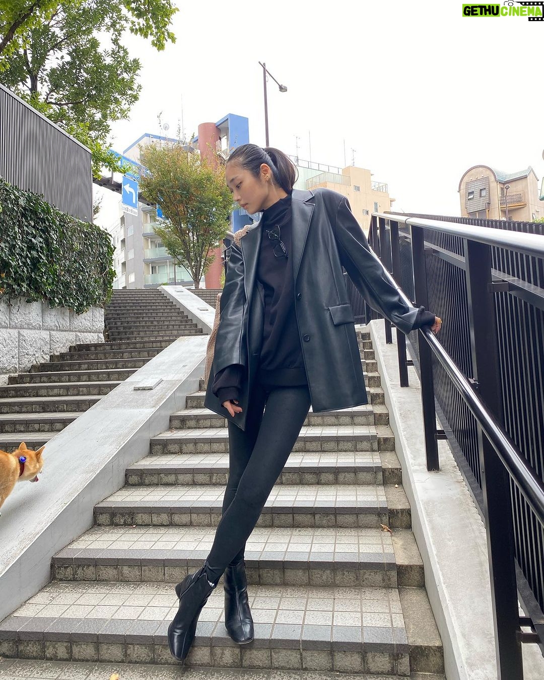 Miyu Hayashida Instagram - 最近はジャケットの中に トレーニングウェアを着ています。 bag @threesquare_japan 🙏💜 jacket @fray_id 🙏💛 glasses @nochinooptical 🙏🖤 #filterless #林田岬優