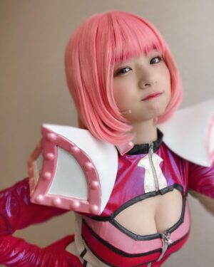 Mizuki Saiba Instagram - 舞台｢キューティハニー CLIMAX｣

全公演終了しました‪‪☺︎

配信でも、劇場でも、観てくださった皆様、そしてお家からでも応援してくれた皆様、ありがとうございました🍩‬

初日と2公演目が中止になってしまいましたが、それ以降無事に千秋楽まで迎えることができてよかった🍰

初演からスイーツハニーをやらせていただいて、ハニーちゃん達と一緒に沢山戦うことができて幸せでした🍩

スイーツハニーということで沢山のスイーツを手作りしてくれたスタッフの方への感謝が止まらない🤧

観てくださった方の心にずっと残る作品になるといいな‪‪🍡

あと私の武器、マールティス！！！おまえ！なかなか使うの大変だったぞ！！！自分の腕につけて離れることの無いこの盾は、初演から1年半の年月を経てちゃんと相棒になってくれました⚔

弥生ちゃんのやんちゃで好戦的なところがとっても好きで、演じていてとっても楽しかった😊

ハニーフォーエバー！！！！

#ハニステ