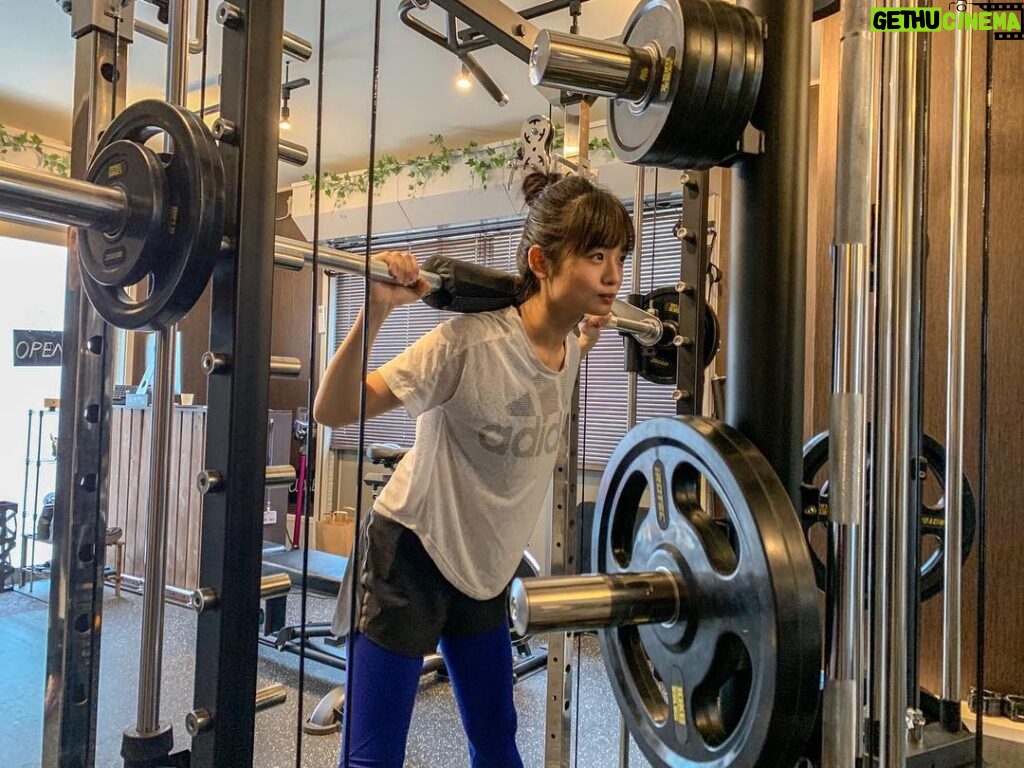Mizuki Saiba Instagram - @physicaliz でトレーニング✊ 久しぶりのジムで脚が生まれたての子羊みたいになってしまいました🤦‍♀️ がんばるぞ～！ #髪の毛ニワトリみたいになっている #パーソナルトレーニング #トレーニング #training #japanese #japan #japanesegirl #筋肉女子 #筋肉は裏切らない