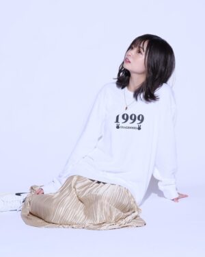 Mizuki Saiba Instagram - LIVERTINEAGEさんとのコラボ商品が受注開始になりました🐰

今回はトレーナーとネックレスです♩
トレーナーは来年の干支と自分の干支にちなんでうさぎ年デザイン…！

ネックレスは愛猫のシルエットが🐱
どちらも素敵なので皆様ぜひ！