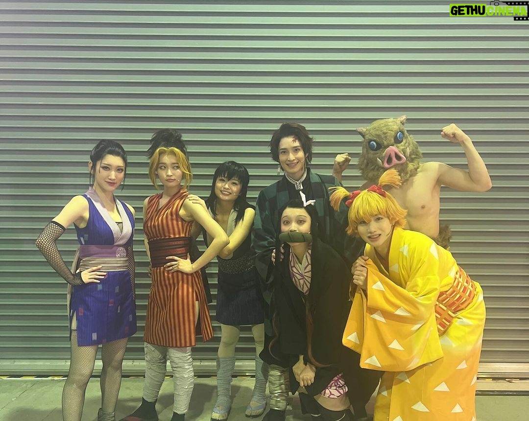 Mizuki Saiba Instagram - #舞台鬼滅の刃 其ノ肆 遊郭潜入 全公演終了しました🏮 ご観劇くださった皆様、応援してくださった皆様本当にありがとうございました。 約2ヶ月間、みんなとずっと一緒にいたのでちょっと、いや結構さみしいです 舞台鬼滅の刃シリーズはずっと客席で観ていた側だったので今回初参加させていただけることになり、うわ!伊之助の猪頭だ!!すげ!とか、伊黒さんの刀やっぱりかっこいいなあ……とか、全てのことに感激しながら稽古したり本番したりの日々でした。 とても素敵なキャストやスタッフの皆様に囲まれて、日々食らいつこうとし続けた2ヶ月でした ド派手な天元様、雛鶴さんまきをさん。 遊郭に潜入していたのがもう夢だったみたいです。笑 須磨ちゃん、ありがとう~ それではまた、どこかで💎