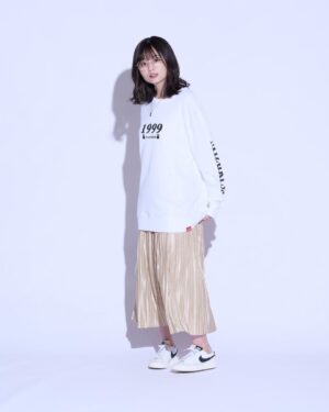 Mizuki Saiba Instagram - LIVERTINEAGEさんとのコラボ商品が受注開始になりました🐰

今回はトレーナーとネックレスです♩
トレーナーは来年の干支と自分の干支にちなんでうさぎ年デザイン…！

ネックレスは愛猫のシルエットが🐱
どちらも素敵なので皆様ぜひ！