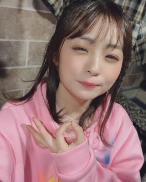 Mizuki Saiba Instagram - 舞台トレーディングライフ、全公演終了しました‪︎‬ ‪︎☺︎

観劇して下さった皆様ありがとうございました♩

毎回脳みそを使い果たす作品で、マチソワ間あまり寝ない私ですが今回はがっつり睡眠しました😌

寝てるところは生田の輝さんが撮ってくれました