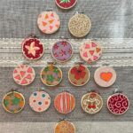 Mo Collins Instagram - Are you local to Studio City? Come to our Holiday Market! 10% goes to benefit @alifeinthearts Lots of great vendors! You just might recognize a few faces! I’ll be selling hand painted ornaments, miniatures and limited edition signed prints from @mocollinsart ❤️ It’s the giving season!! Come join the fun! @queenstrunk @willsimmsmusic @bradysbakery @farringtonamy @pallavisastry @karendavidofficial @rydencarl #holidaymarket #artisans #blackmarketliquorbar