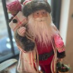 Mo Collins Instagram - Easy to be Merry, and get into the spirit of the Holidays with our beautiful friends at Karen and Carl’s. Tree is DECORATED!!! I hope you find time to soak in some goodness with friends and family over the next couple months. ❤️ #treedecorating #friends #holidayparty