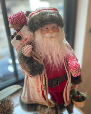 Mo Collins Instagram - Easy to be Merry, and get into the spirit of the Holidays with our beautiful friends at Karen and Carl’s. Tree is DECORATED!!! I hope you find time to soak in some goodness with friends and family over the next couple months. ❤️ #treedecorating #friends #holidayparty