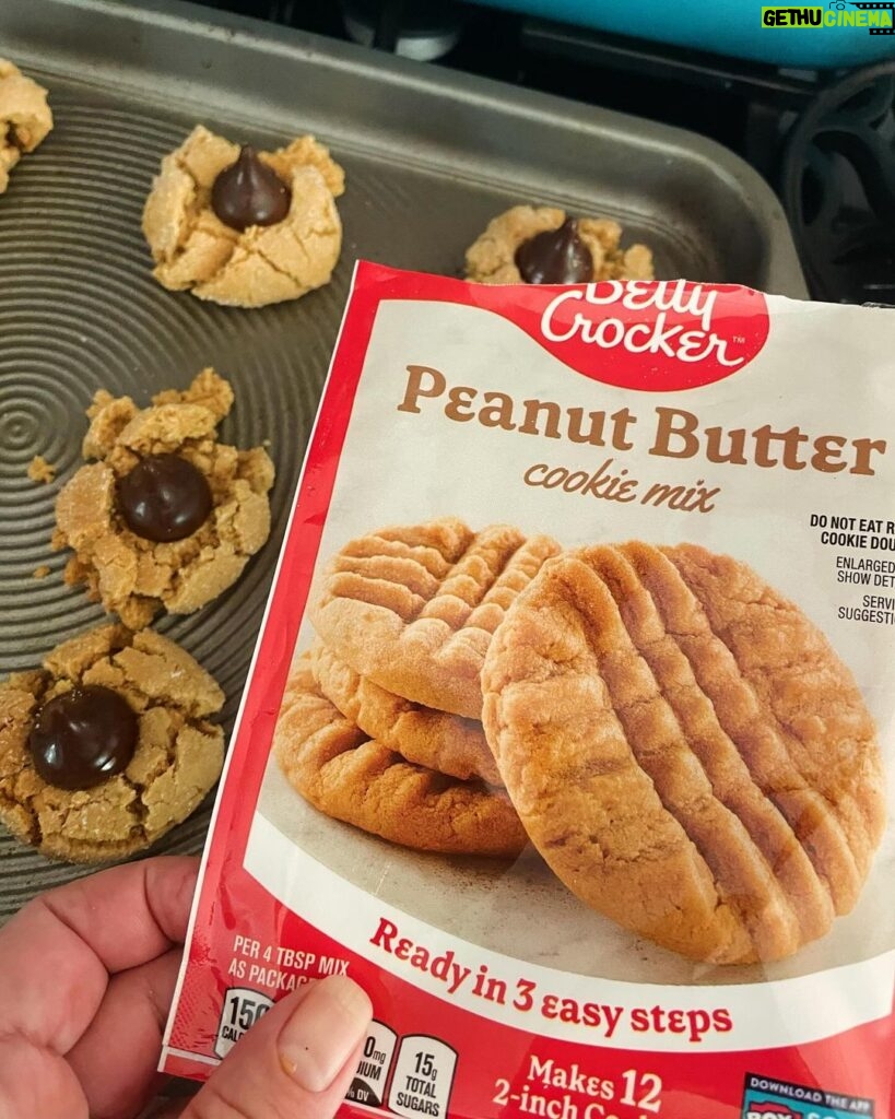 Mo Collins Instagram - Betty Crocker fucked up. Bought 3 packages for 3 dozen. Only (barely) made 2. Wouldn’t mix into a good dough. Crumbly!! (Yes, I triple checked instructions) Says 8-10 minutes but hadn’t even begun baking until 10. Took them out at 12, already sensing failure. They’re crumbling apart. Stuck to bake sheet. Total disaster. Cookie party is in 2 hours. Betty Crocker is trying to break my Christmas spirit. Not today, Betty!! Not today!!!!! #bettycrocker #christmascookies #hersheykisses #baking #bakingcookies #comedy #christmasparty #holidaybaking