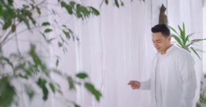 Mohamed Anwar Instagram - اتشرفت جداً بمشاركتي مع النجم #حمادة_هلال وبقية النجوم في العمل الجميل ده.. صلى الله وسلم وبارك على سيدنا محمد وعلى آله وصحبه أجمعين ❤️❤️