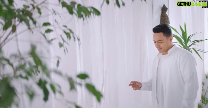 Mohamed Anwar - 39.9K Likes - اتشرفت جداً بمشاركتي مع النجم #حمادة_هلال وبقية النجوم في العمل الجميل ده.. صلى الله وسلم وبارك على سيدنا محمد وعلى آله وصحبه أجمعين ❤️❤️
