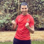 Mohamed Anwar Instagram - من زمان كتفي في كتفك و معاك في أي مكان بس تنادينا تلاقي الكون مليان إنت الأمل و إنت الكيان #الاهلي