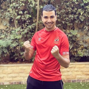 Mohamed Anwar Instagram - من زمان كتفي في كتفك و معاك في أي مكان بس تنادينا تلاقي الكون مليان إنت الأمل و إنت الكيان #الاهلي