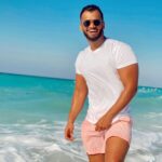 Mohamed Anwar Instagram - إلهي أذهب البأس ربّ النّاس، اشف وأنت الشّافي، لا شفاء إلا شفاؤك، شفاءً لا يغادر سقمًا، أذهب البأس ربّ النّاس، بيدك الشّفاء، لا كاشف له إلّا أنت يارب العالمين، اللهم إنّي أسألك من عظيم لطفك وكرمك وسترك الجميل، أن تشفيه وتمدّه بالصحّة والعافية، لا ملجأ ولا منجا منك إلّا إليك، إنّك على كلّ شيءٍ قدير.