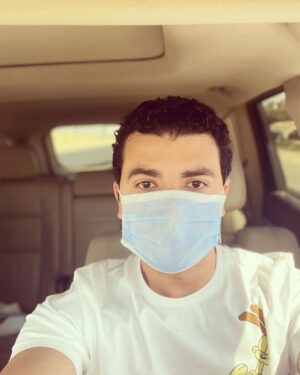 Mohamed Anwar Instagram - ربنا يعدي الايام دي علي خير يارب 🙏
#زمن_الكورونا