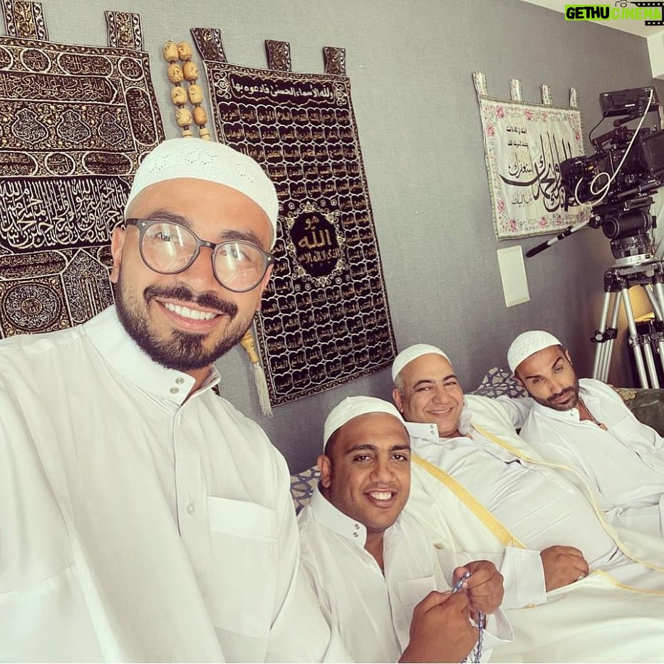 Mohamed Anwar Instagram - لما انت وعيلتك تصلو الجمعه وتقعدو تتفرجو علي صور الناس في الساحل فيلم #مستر _اكس في جميع سينمات مصر اتفرجو هتتبسطو