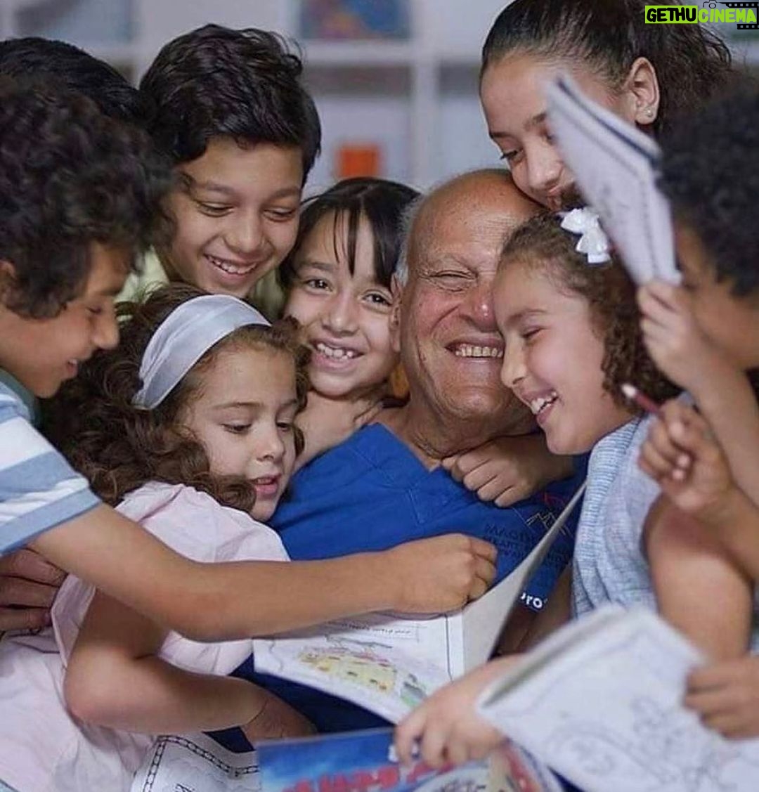 Mohamed Anwar - 56.7K Likes - الراجل ده المفروض يبقي هو رقم واحد والترند والهاشتاج وكل حاجه حلوه علي النت لمده عشر سنين قدام مثلا
وكفايه بقي ننشر فضايح ومشاكل وخناقات وناس ملهاش لازمه ونعليها وبعدين نقول الناس دي اتشهرت ازاي !!!
#السير_مجدي_يعقوب❤️