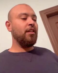 Mohamed Anwar Instagram - شكر خاص لكل من ساهم في خروج هذا العمل للنور 😂 عم سليمان عيد اللي وقف جنبي في اول تجربه تك توكيه 😂 @solimaneid10 اخويا وحبيبي مصطفي بسيط في دور الشاب ال ولا ولا ولا 😂 @mostafa_baseet والمخرج المبدع والمتألق دائما : كريم محمود عبدالعزيز اللي وقف جنبي وامن بموهبتي😂😂😂 @karimmahmoudabdelazizofficial