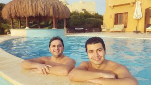 Mohamed Anwar Instagram - الخاطر العالمي 
عملناها في مصر عادي يا فهمي 😎😂
#مصر_احلي_من_ماليزيا 💪
@ahmadfahmy_official