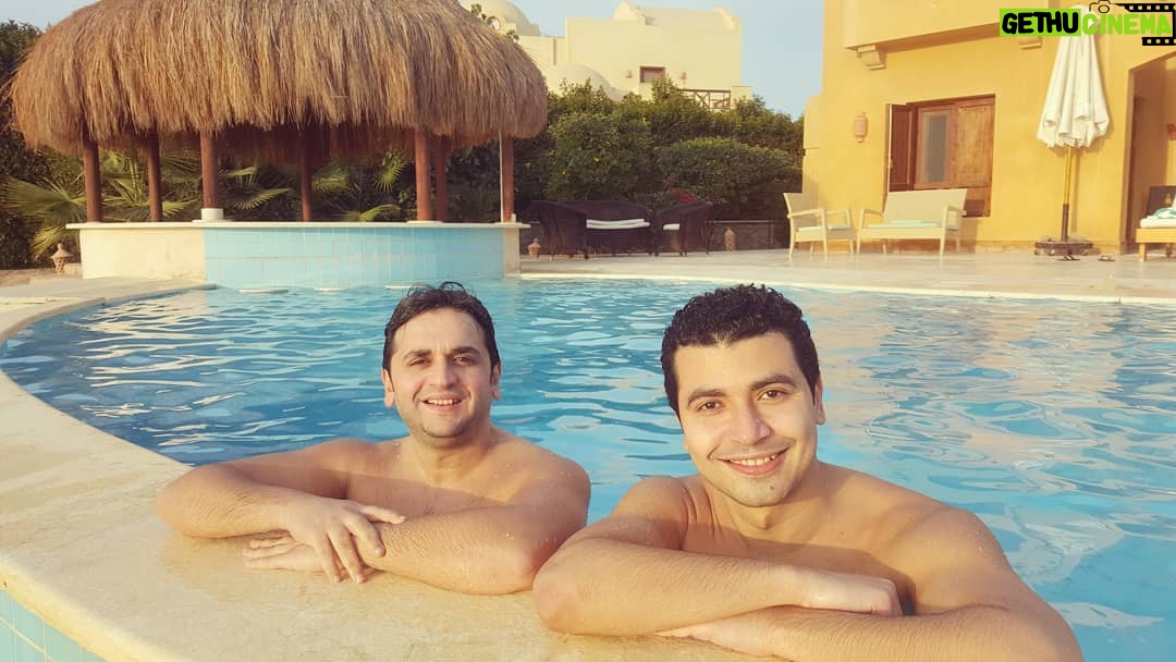 Mohamed Anwar - 45.9K Likes - الخاطر العالمي
عملناها في مصر عادي يا فهمي 😎😂
#مصر_احلي_من_ماليزيا 💪
@ahmadfahmy_official