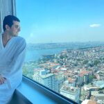 Mohamed Anwar Instagram - لما ربنا يكرمك كرم محمد كريم