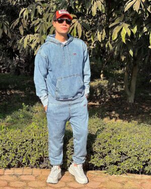 Mohamed Imam Instagram - كل سنة و انتوا حلويين 💐❤️
السنة دي بتاعتنا بعون الله 😉💪🏼
#٢٠٢٣ 🎉 #2023