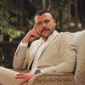 Mohamed Imam Instagram - مين اللي قتل الشيمي !؟ و مين اللي قتل الحاوي !؟ مين الفهد !؟ مين اللي موت ماهر رضوان و معاه الماسه !؟ مين الخاين اللي في رجالة #النمر !؟ ايه المسلسل ده !؟
😀😀
انتظروا اخر حلقتين علشان #اللي_جاي_رعب 💣
#النمر 🔥🔥 #محمد_امام ⚡️
