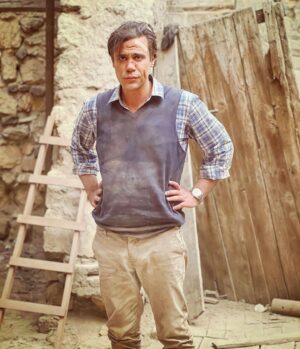 Mohamed Imam Instagram - #الحمدلله 💪🏼
فركش فيلم #ابو_نسب 🎬
و ده شكلي بعد ماخلصت تصوير الفيلم 🤕
لسه ماقررتش ميعاد نزوله .. بس تقريباً ده أحلى فيلم عملته لحد دلوقتي 🧨 عندي كلام كتير عاوز اقوله على طاقم العمل .. بس انام شوية و اصحى نشوف الموضوع ده 😀❤️