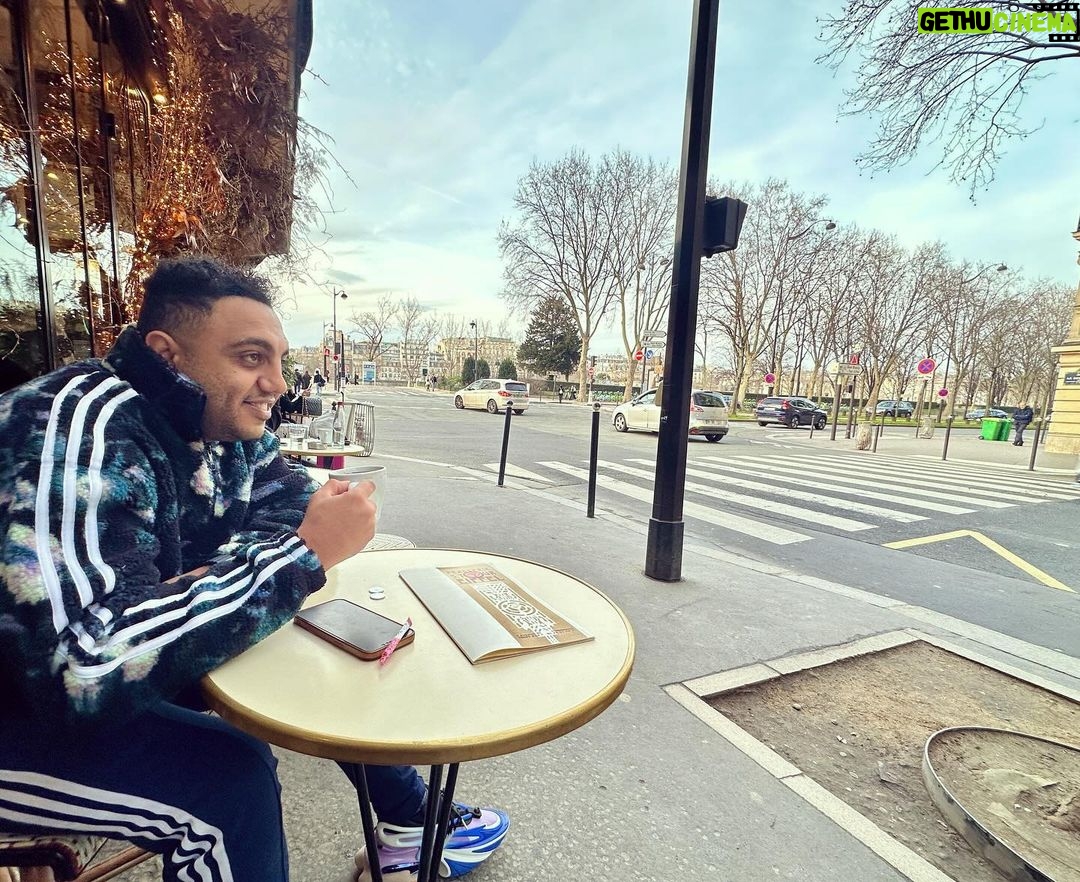 Mohamed Osama - 27.3K Likes - ياااه.. لقد تذكرت عندما كنت طفلا وافطر الباتيه فى شوارع الشانزليزيه 👶🇫🇷❤️