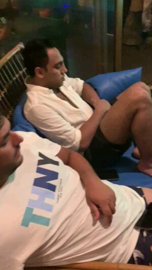 Mohamed Osama Instagram - اوعي تدي الامان لصاحبك في الزمن ده 😂
@moustfakhater