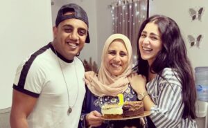 Mohamed Osama Instagram - ‏‎كل سنه وانتى طيبه يا امى وعقبال مليون سنه وربنا يديكى الصحه و يخليكى لينا ❤️❤️❤️❤️
