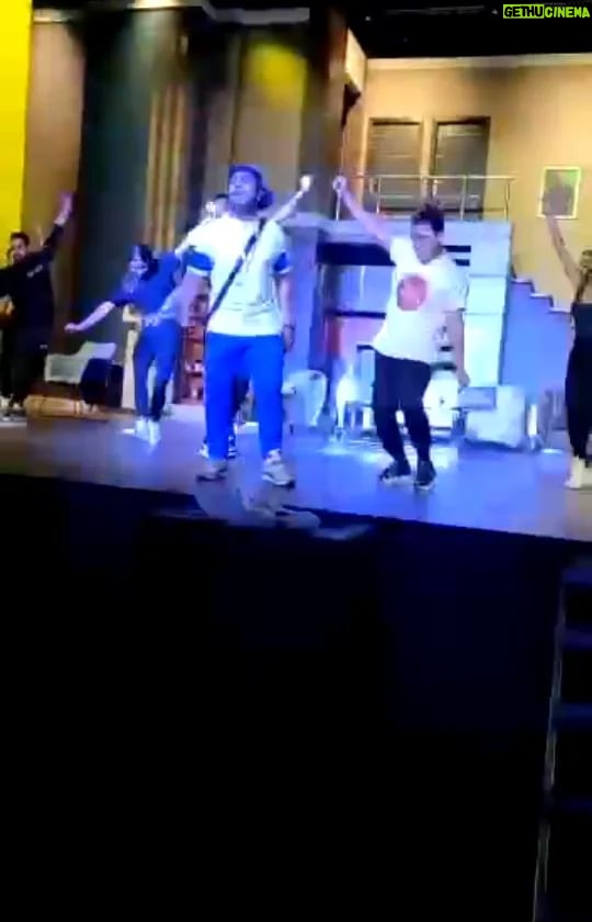 Mohamed Osama Instagram - مسرحية #عائلة_تس في #موسم_جدة علي المسرح العربى - سيتي ووك - جده